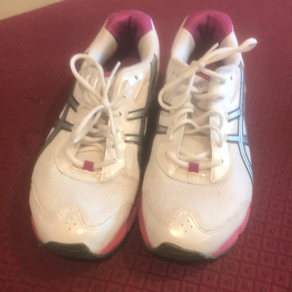 EUC OASICS TENNIS SHOES